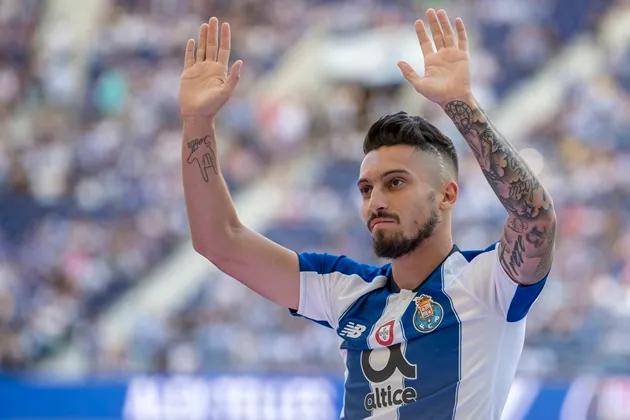 Manchester United have been offered a chance to sign FC Porto defender Alex Telles in a deal worth £22.7 million - Bóng Đá