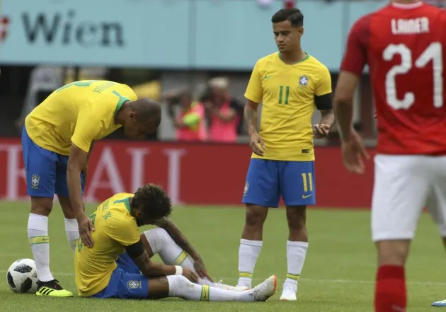 Tại sao Neymar lại bị 
