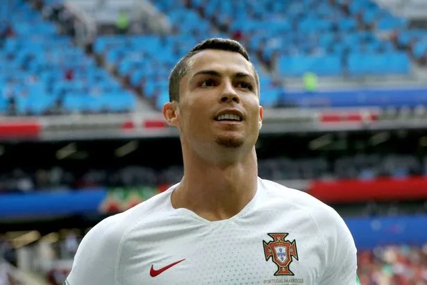 Ronaldo giải thích về pha ăn mừng đầy ngạo nghễ - Bóng Đá