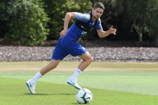 HLV Sarri tiết lộ cách Chelsea đánh bại Man City trong thương vụ Jorginho - Bóng Đá