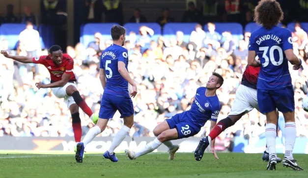 Man Utd đã phơi bày sự thật về 'vua chuyền' Jorginho - Bóng Đá