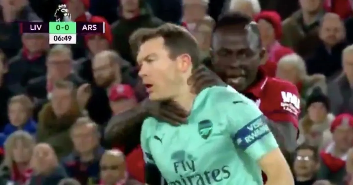 NÓNG: Mane nhận phán quyết từ FA sau vụ va chạm với Lichtsteiner - Bóng Đá