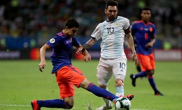 Clip from Argentina 0-2 Colombia shows Lionel Messi is a one-man team - Bóng Đá