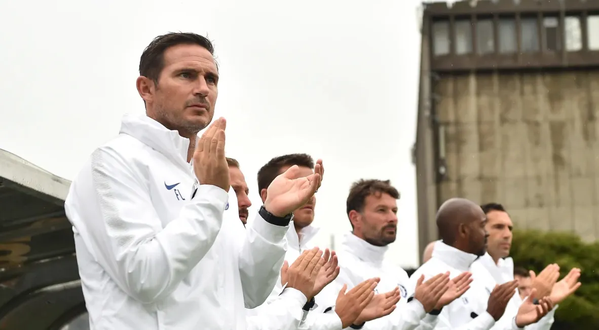 FRANK LAMPARD VỀ TRẬN ĐẤU ĐẦU TIÊN TRÊN BĂNG GHẾ HUẤN LUYỆN - Bóng Đá