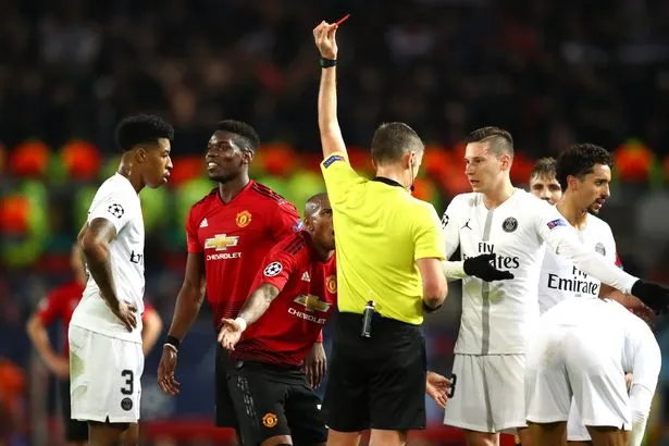 Pogba đã nói gì với đồng đội sau thẻ đỏ ở trận Man Utd 0-2 PSG?  - Bóng Đá