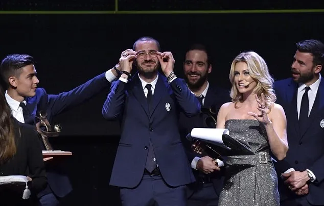 Chùm ảnh: Juventus thống trị lễ trao giải Serie A - Bóng Đá