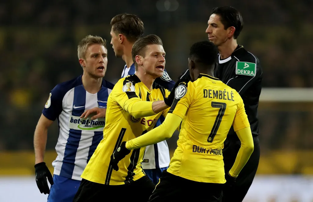 Chùm ảnh: Dortmund thắng kịch tính Hertha Berlin trên chấm 11m - Bóng Đá