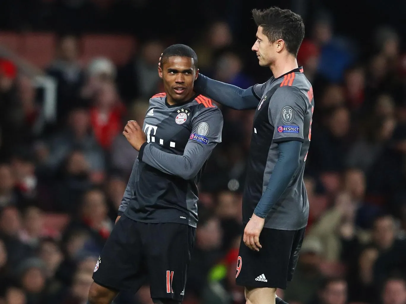 Đòi tăng lương, Douglas Costa bị chủ tịch 'mắng' - Bóng Đá