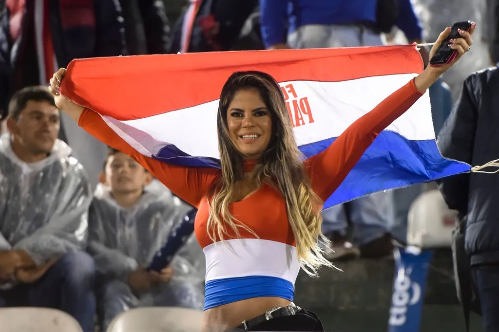 Paraguay 1-2 Uruguay - Bóng Đá