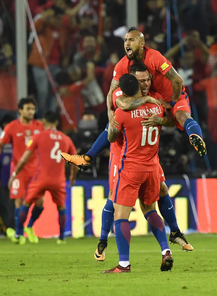 Chile 2-1 Ecuador - Bóng Đá