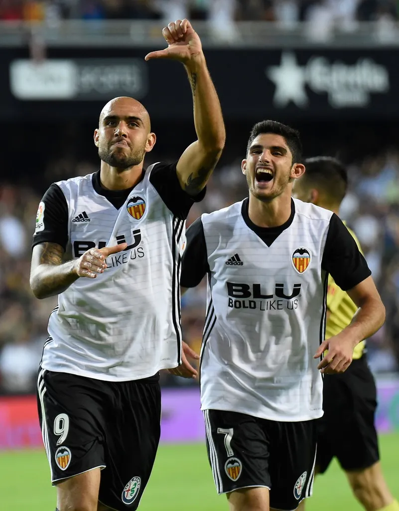 Valencia 4-0 Sevilla: - Bóng Đá
