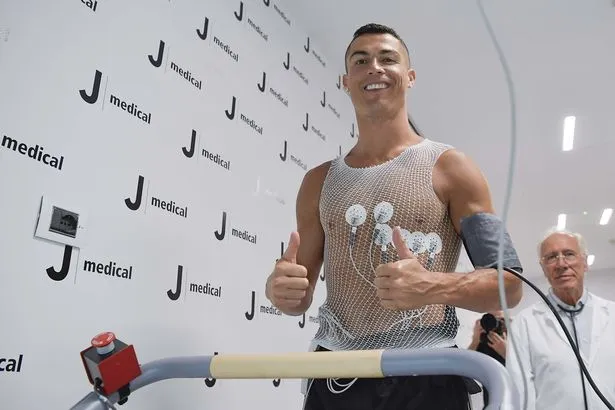 Phát hiện đáng kinh ngạc của Juventus sau buổi kiểm tra y tế với Ronaldo - Bóng Đá