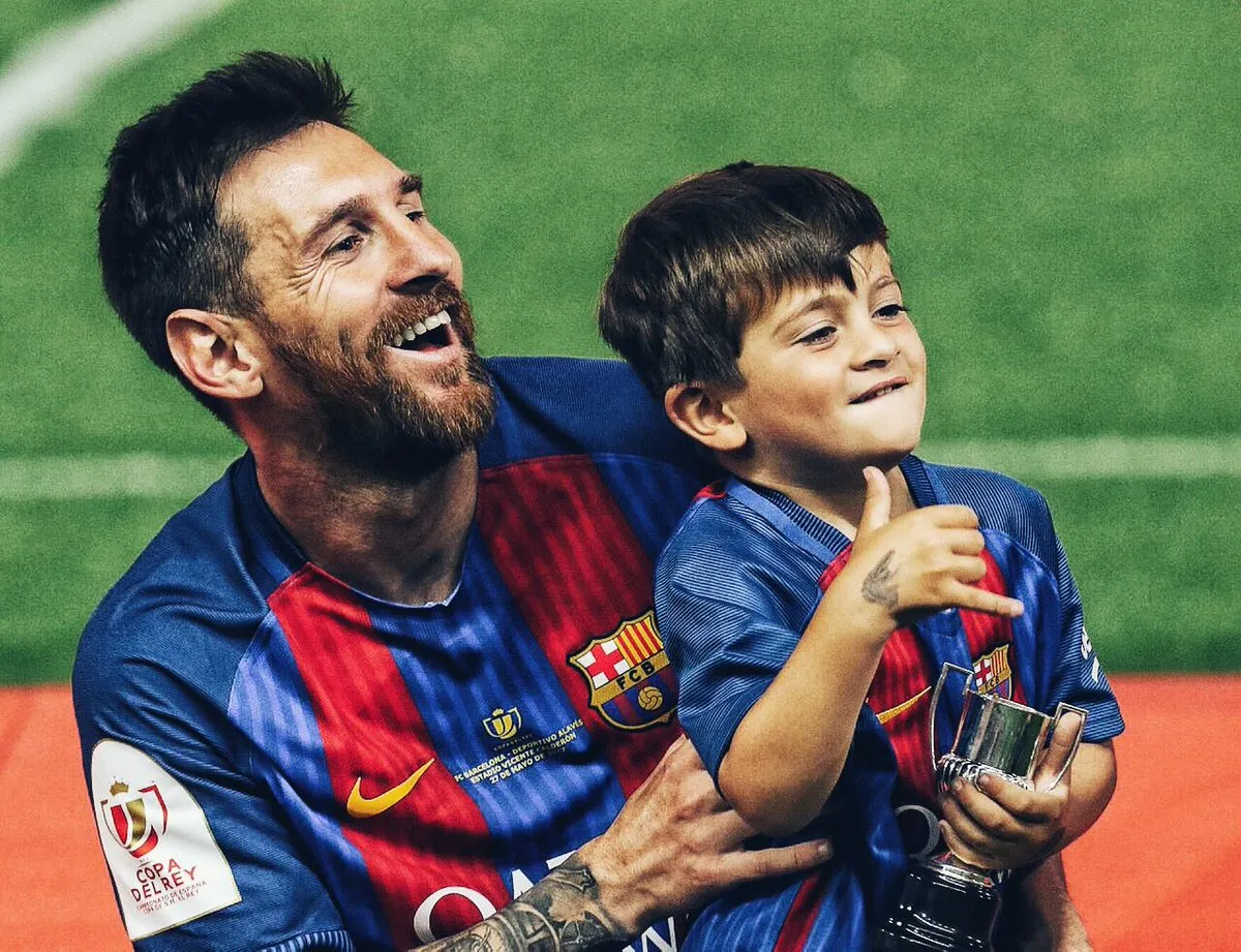 Messi: 'Con trai bắt tôi giải trình khi Barcelona thua cuộc' - Bóng Đá