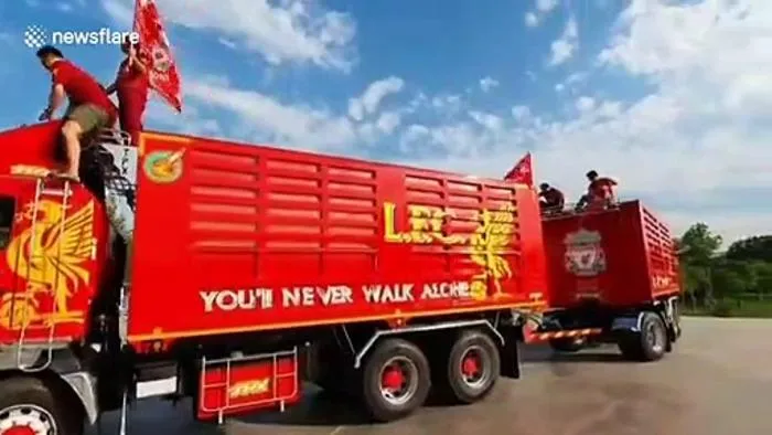 Liverpool Fan Holds Title Parade After Getting Bored Waiting For The Premier League To Restart - Bóng Đá