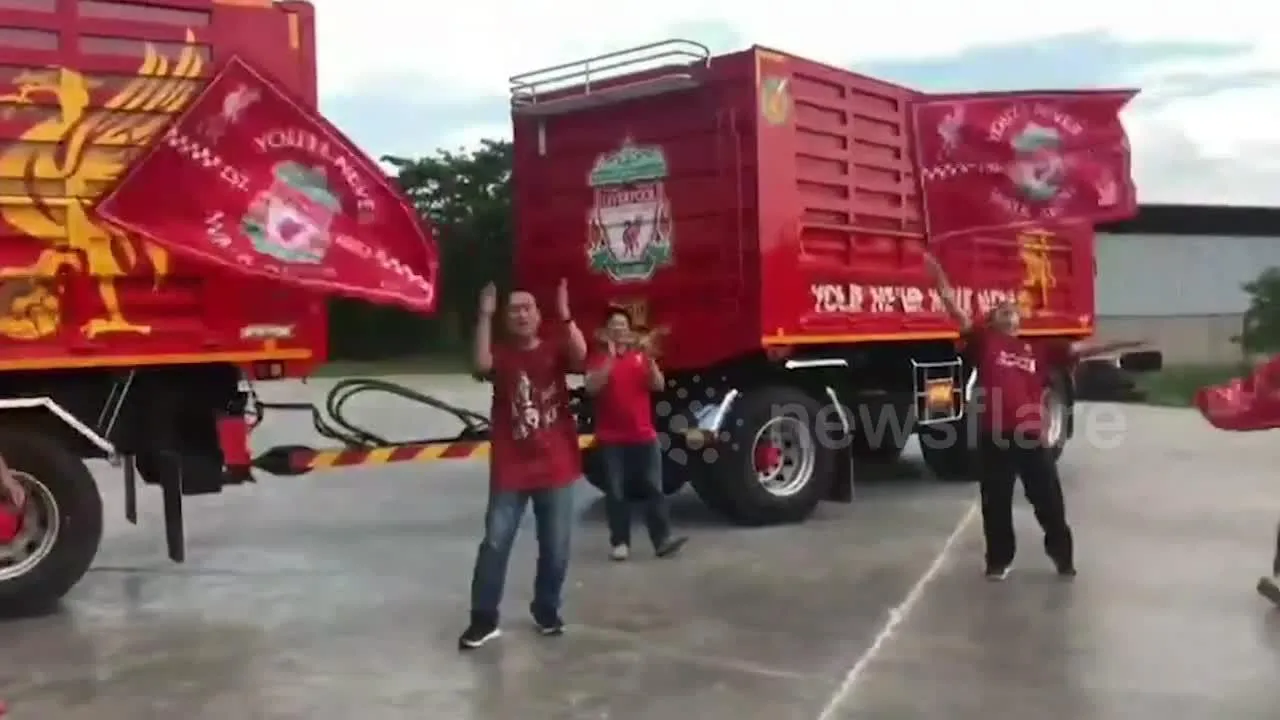 Liverpool Fan Holds Title Parade After Getting Bored Waiting For The Premier League To Restart - Bóng Đá