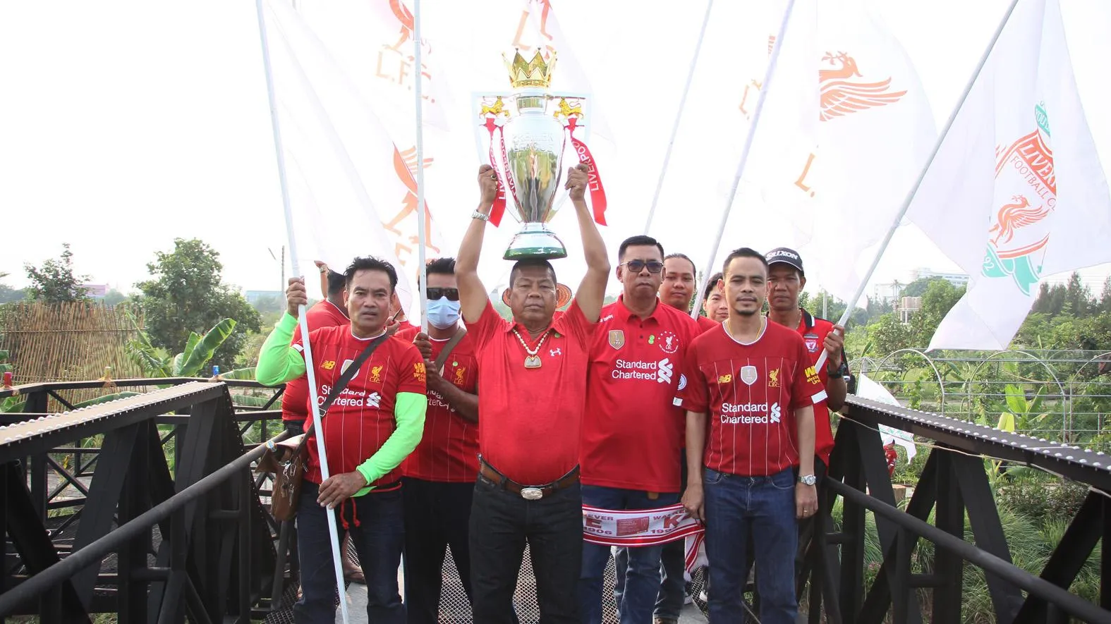 Liverpool Fan Holds Title Parade After Getting Bored Waiting For The Premier League To Restart - Bóng Đá