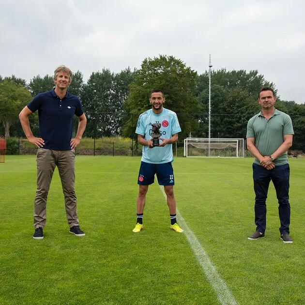 Van der Sar chia tay Ziyech - Bóng Đá