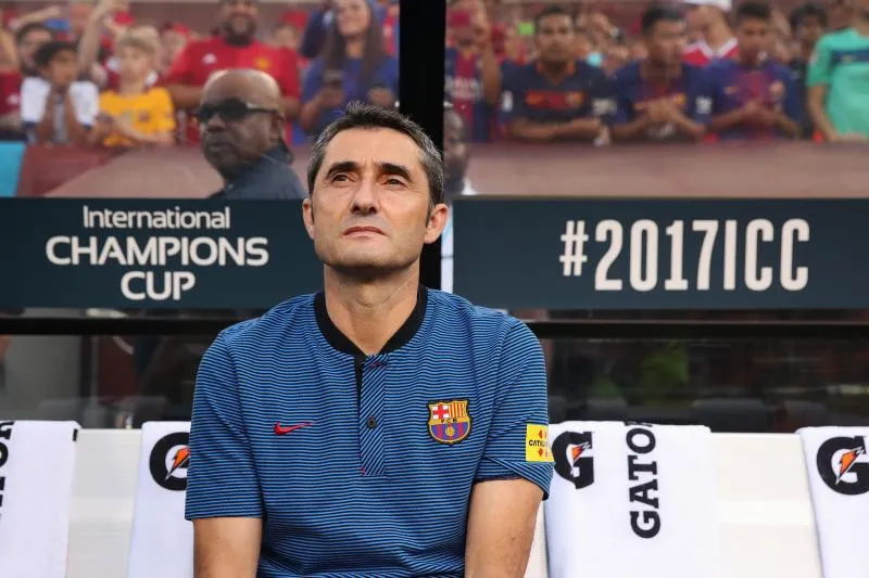 HLV Valverde nhận xét gì về Man Utd? - Bóng Đá