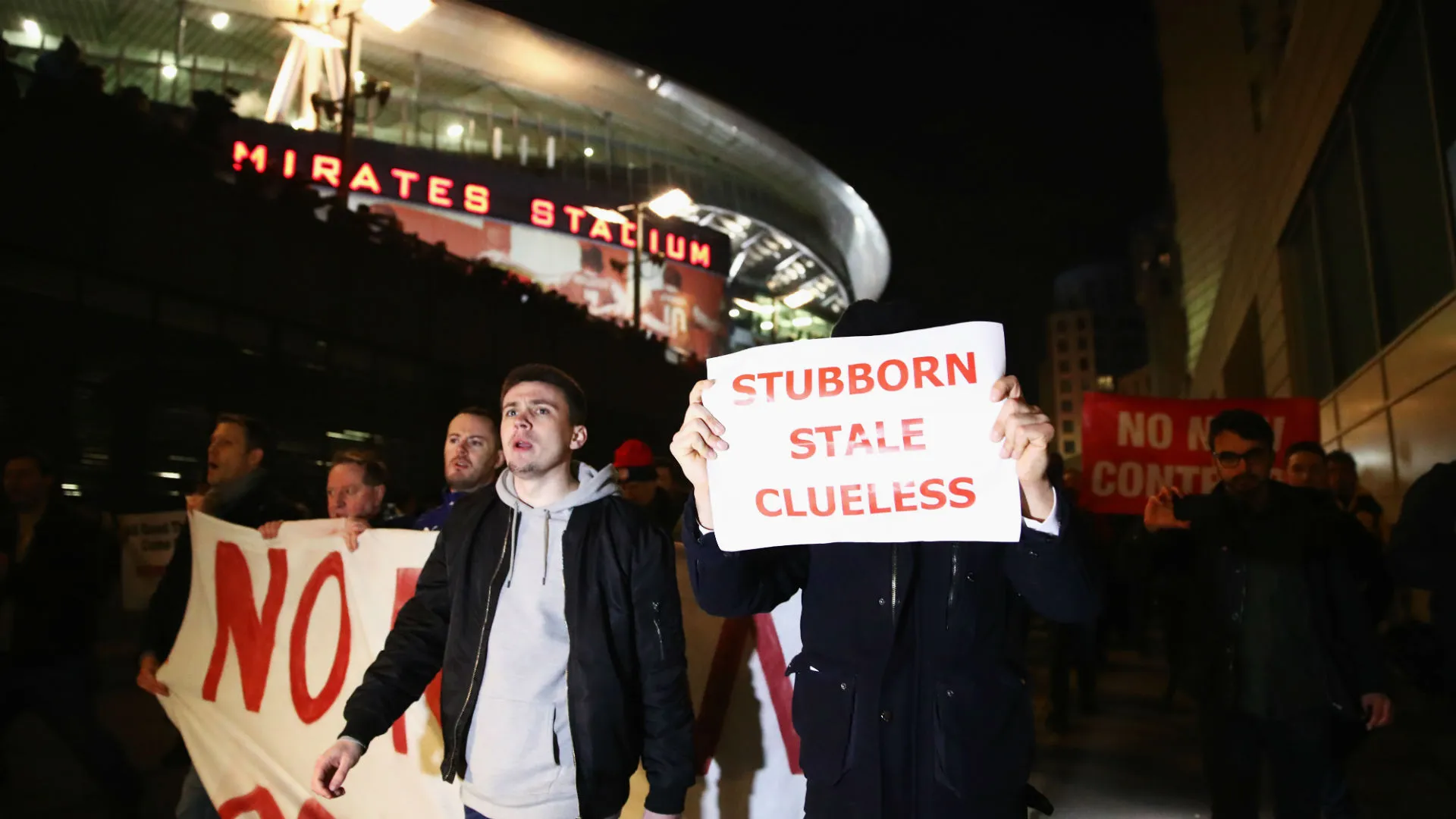 Cổ động viên Arsenal biểu tình đòi HLV Wenger ra đi - Bóng Đá