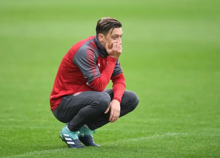 HLV Wenger nói gì trước tin đồn Ozil đến Man Utd? - Bóng Đá
