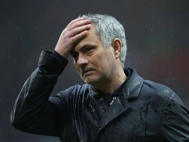 Mourinho hé lộ kế hoạch mua sắm tiền vệ - Bóng Đá