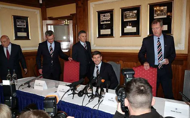 Steve Gerrard được chào đón nồng nhiệt trong ngày nhận chức - Bóng Đá