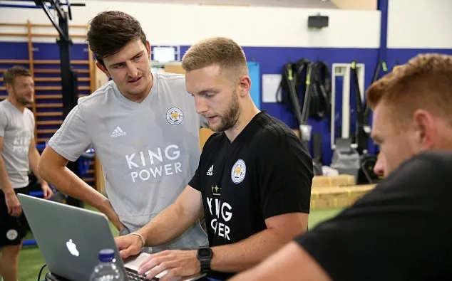 Harry Maguire cười rạng rỡ trước tin đồn đến Man Utd - Bóng Đá