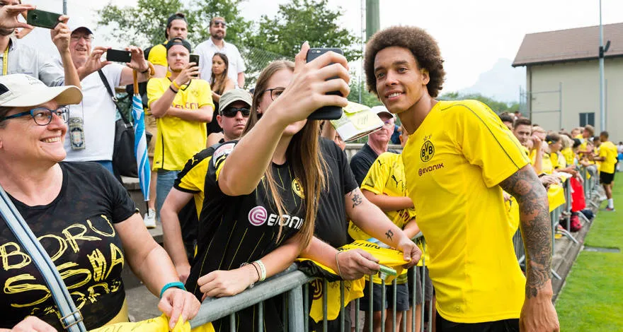 Sao tuyển Bỉ tươi như hoa trong ngày đầu ở Dortmund - Bóng Đá