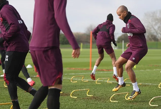 West Ham chào mừng Joao Mario theo phong cách Nintendo - Bóng Đá