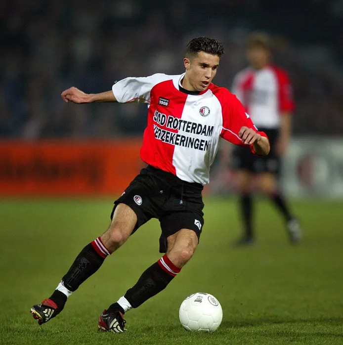 Van Persie ghi bàn đầu tiên trong lần trở lại Feyenoord - Bóng Đá