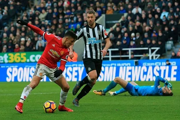 Alexis Sanchez lại lập kỉ lục mất bóng - Bóng Đá