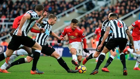 Chấm điểm Man Utd trận thua Newcastle: Smalling vụng về, Pogba hời hợt - Bóng Đá