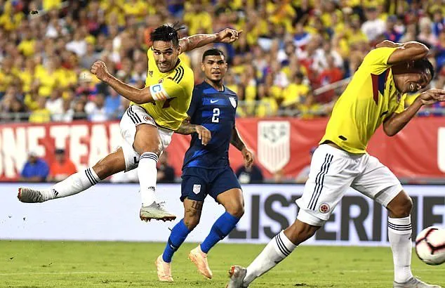 Rodriguez vẽ đường cong không thể tưởng tượng giúp Colombia đánh bại Mỹ - Bóng Đá