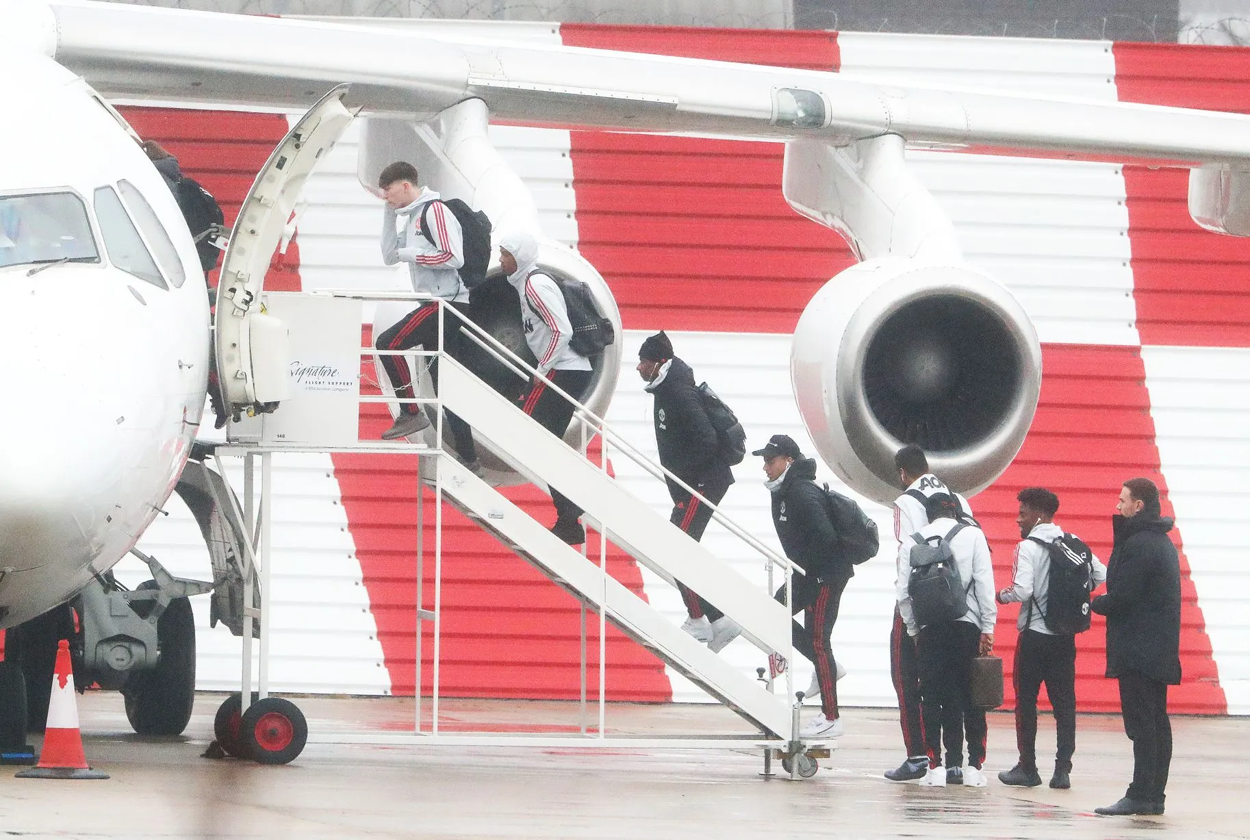 Man Utd sang Cardiff - Bóng Đá