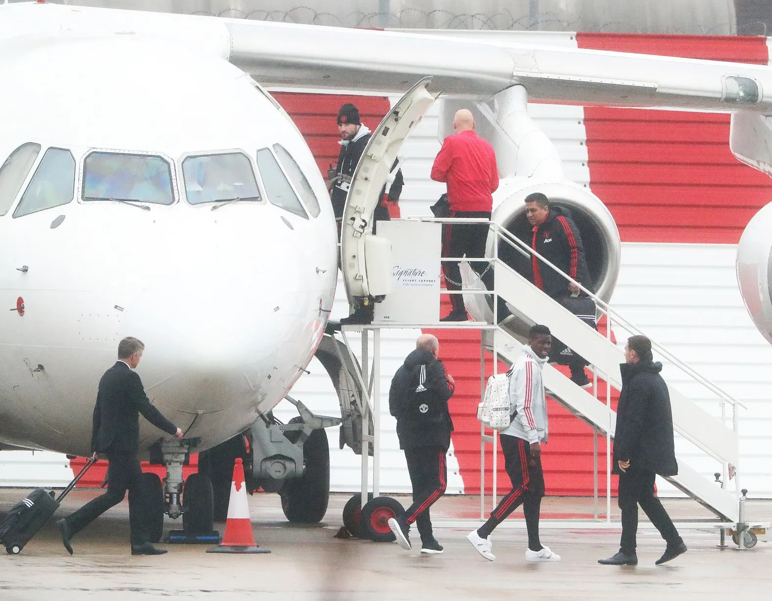 Man Utd sang Cardiff - Bóng Đá