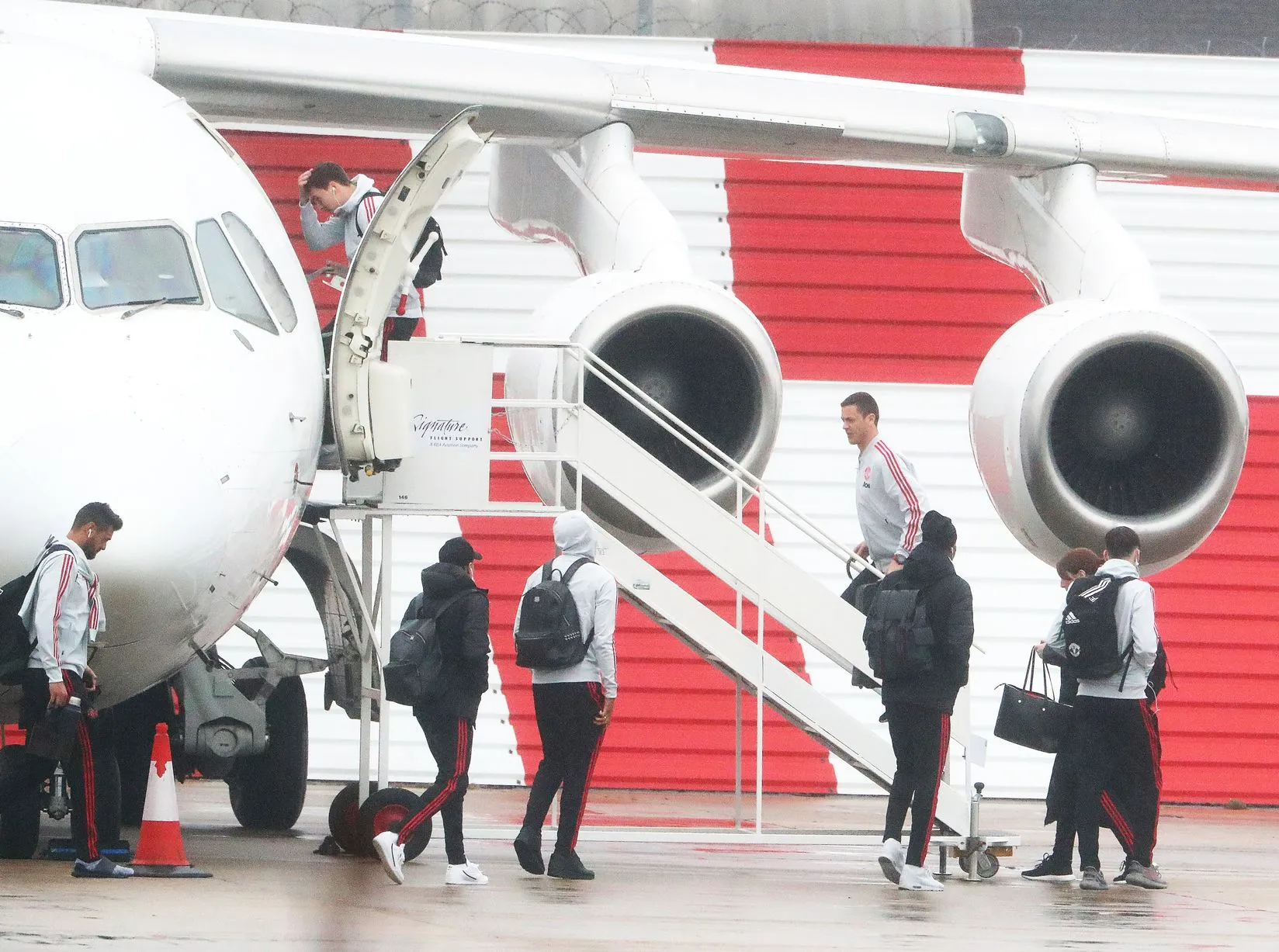 Man Utd sang Cardiff - Bóng Đá