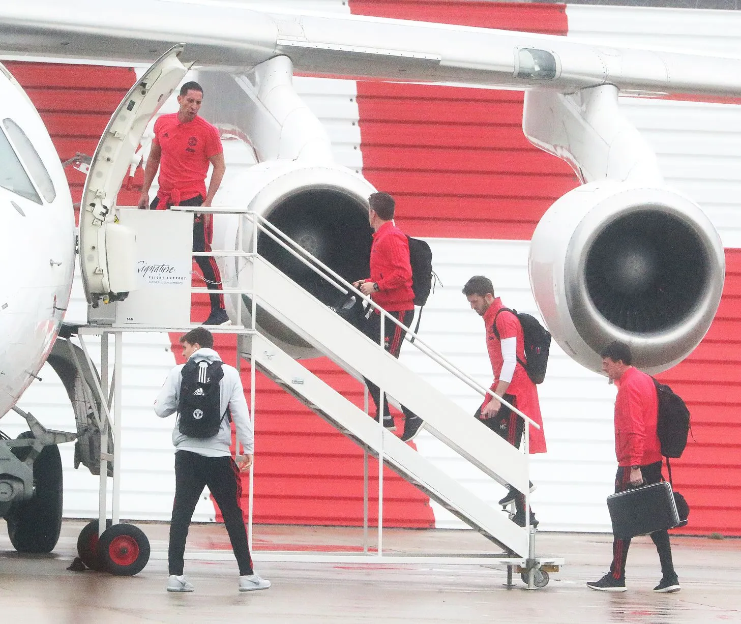 Man Utd sang Cardiff - Bóng Đá