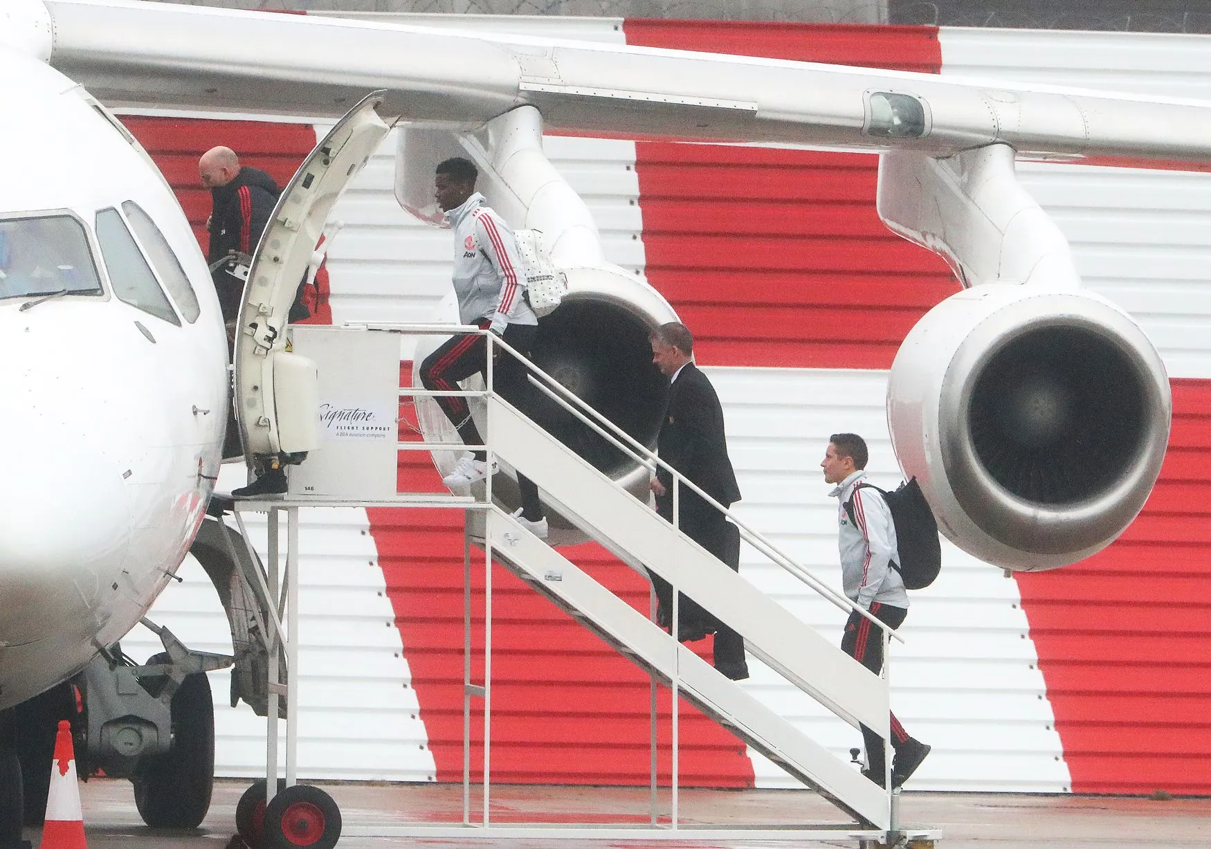 Man Utd sang Cardiff - Bóng Đá