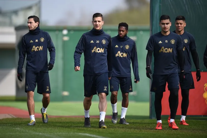 Five things spotted at Manchester United training ahead of Barcelona Champions League quarter-final - Bóng Đá