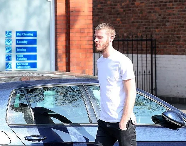 De Gea thư giãn sau màn trình diễn đáng quên - Daily Mail - Bóng Đá