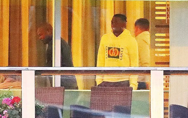 Aaron Wan-Bissaka arrives at Lowry Hotel for Manchester United medical ahead of his £50m move from Crystal Palace. - Bóng Đá