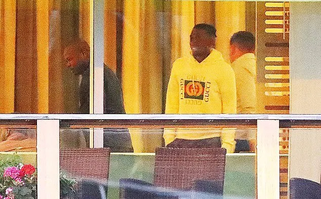 Aaron Wan-Bissaka arrives at Lowry Hotel for Manchester United medical ahead of his £50m move from Crystal Palace. - Bóng Đá