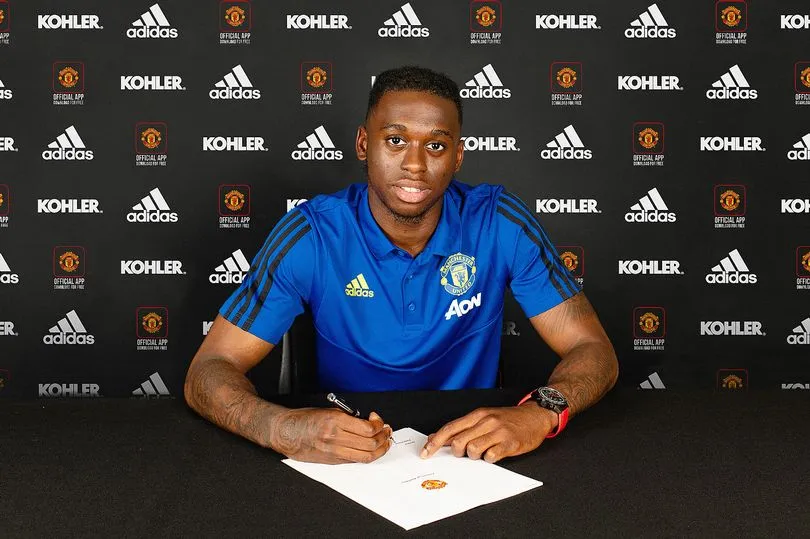 Aaron Wan-Bissaka có biệt danh Người nhện - Bóng Đá