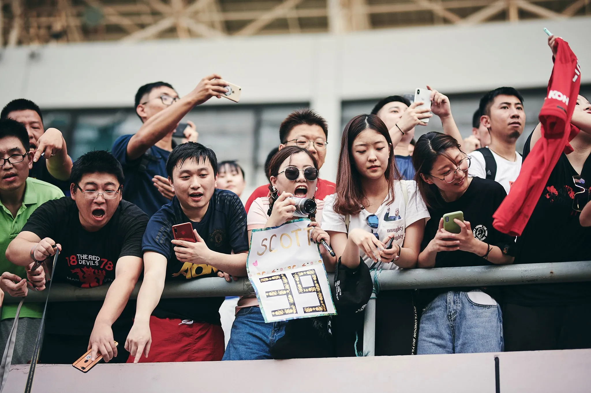 Man Utd tập luyện, fan TQ chào - Bóng Đá