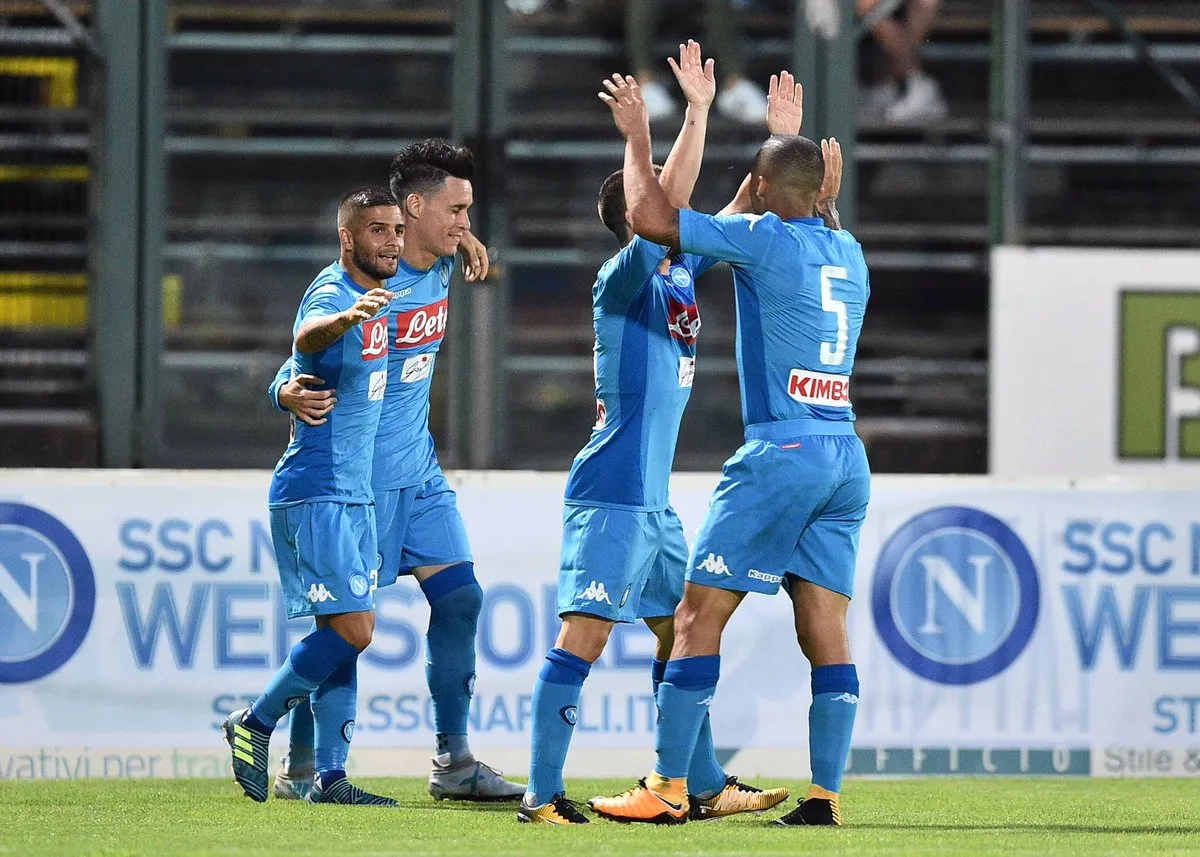 Thăng hoa 10 phút cuối, Napoli vượt qua đội bóng Serie B - Bóng Đá