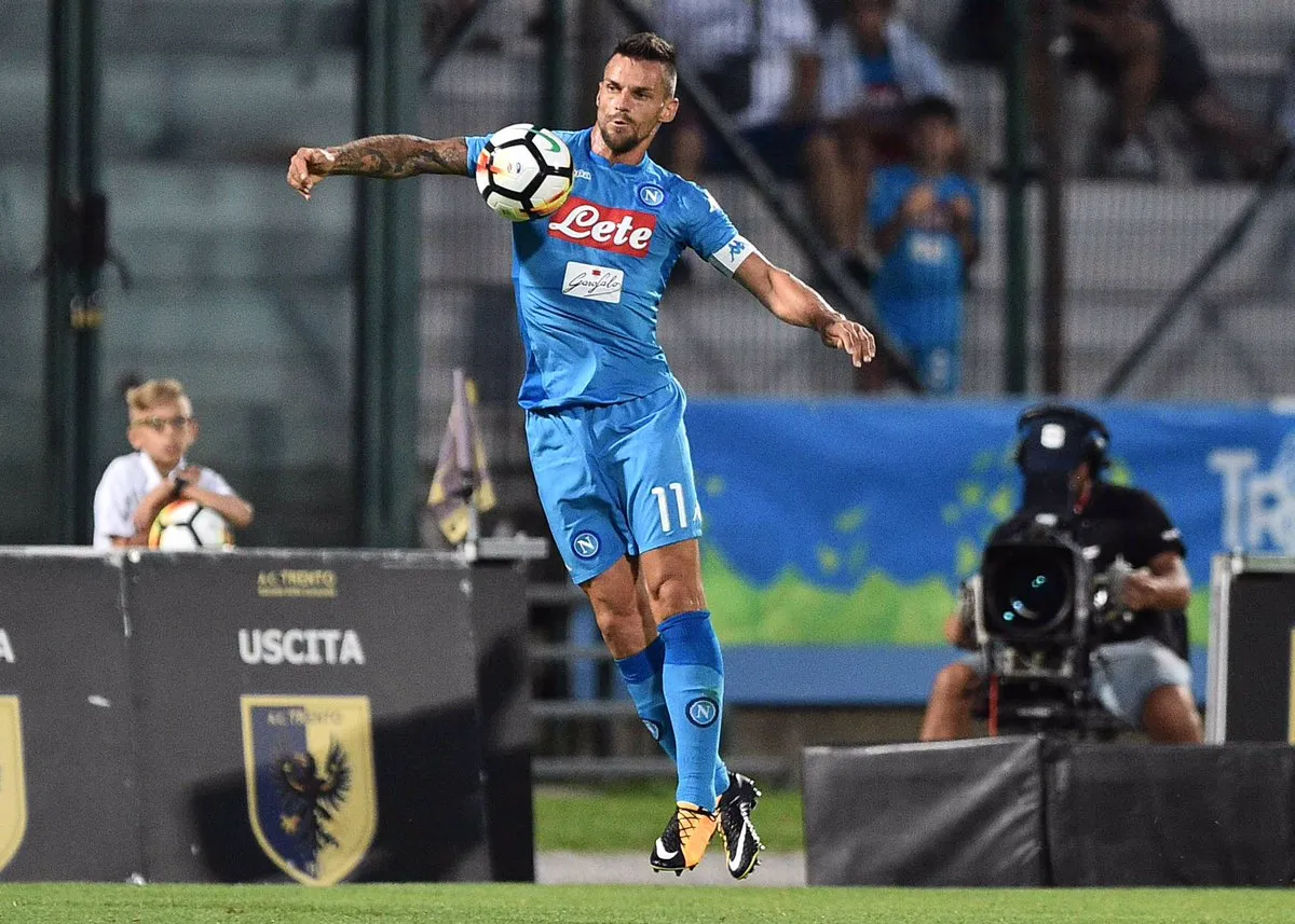 Thăng hoa 10 phút cuối, Napoli vượt qua đội bóng Serie B - Bóng Đá