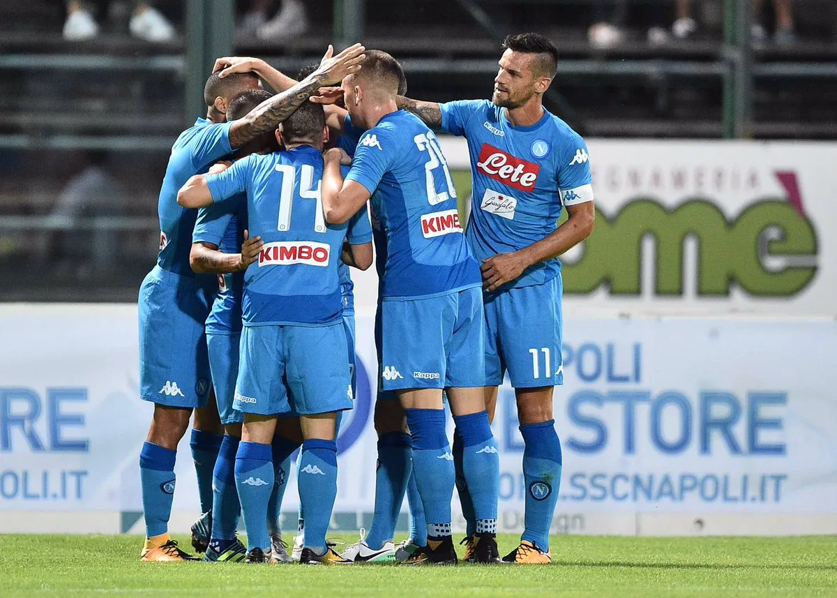 Thăng hoa 10 phút cuối, Napoli vượt qua đội bóng Serie B - Bóng Đá