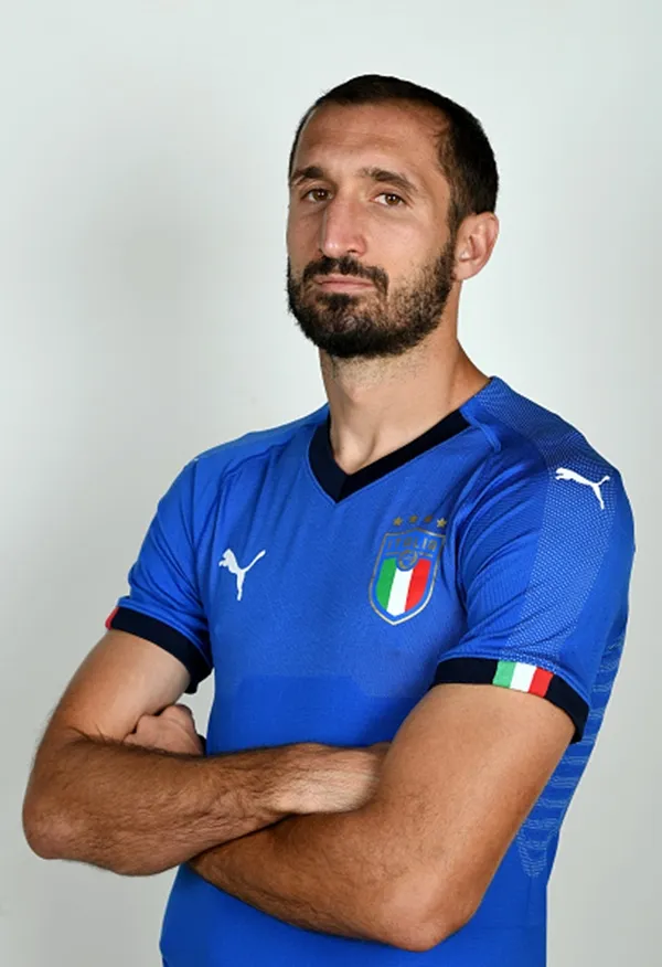 Dàn 'soái ca' Italia rủ nhau khoe dáng trong màu áo mới - Bóng Đá
