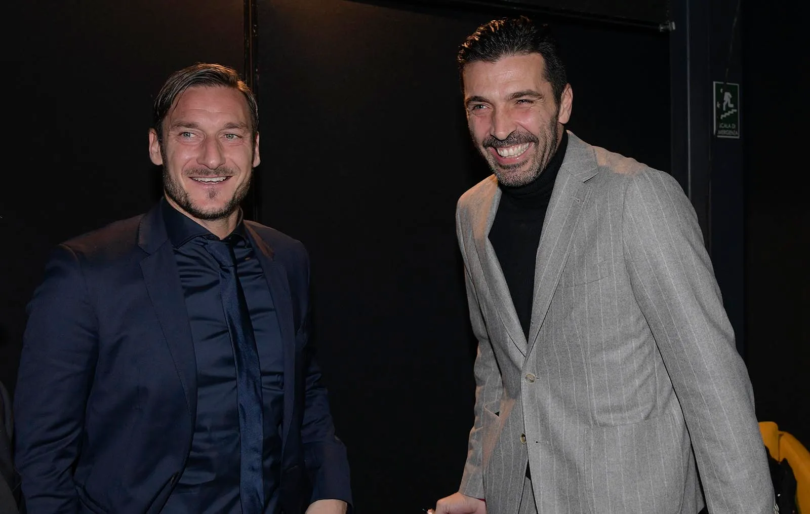 Totti hội ngộ Buffon trong ngày được vinh danh 'huyền thoại' - Bóng Đá