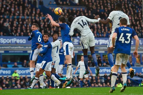 Pickford 'bay như chim', Conte lắc đầu ngao ngán - Bóng Đá